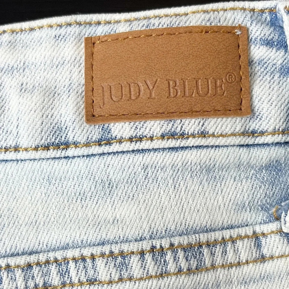 Judy Blue Slim Fit High Rise Ultra Light Acid Wash Jean - Picture 10 of 13